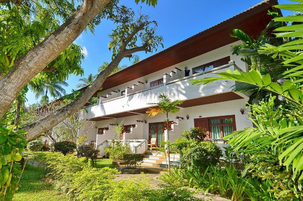 هتل فرست بانگالو بیچ ریزورت